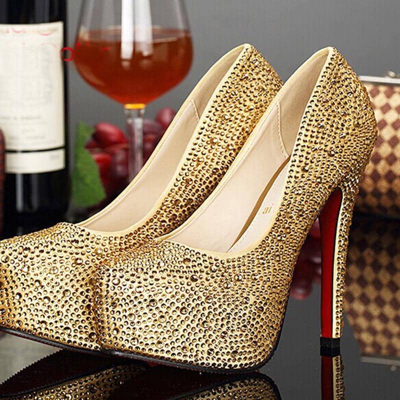 https://cdn.idntimes.com/content-images/post/20170518/super-high-heel-rhinestone-wedding-shoes-gorgeous-bridal-shoes-anniversary-party-shoes-white-silver-gold-champagne-27f13106c1aacb49f21f522d1d1512a7.jpg
