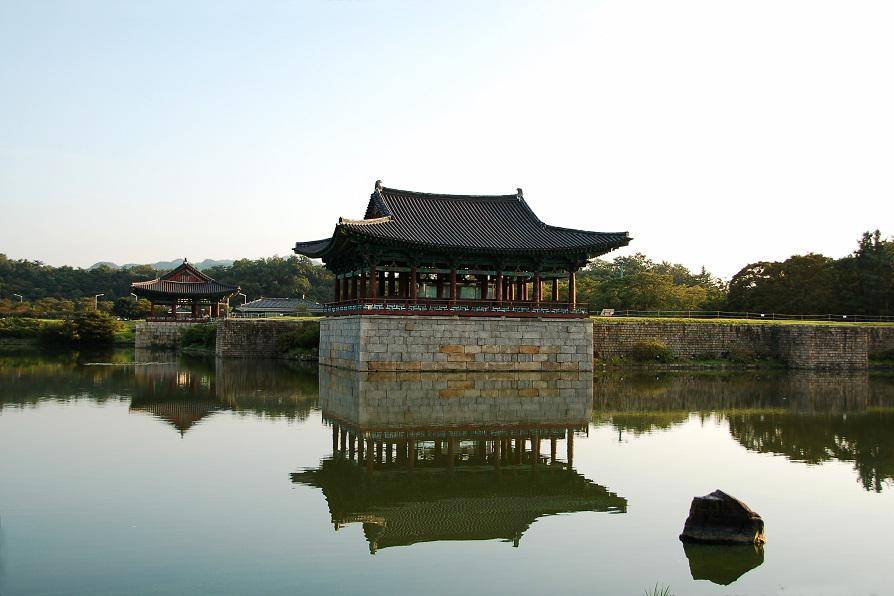 https://cdn.idntimes.com/content-images/post/20170712/taman3-772119d0923816785a6fad050396e781.jpg