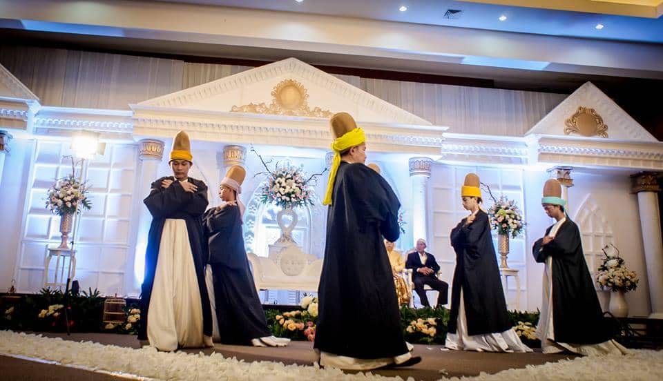 https://cdn.idntimes.com/content-images/post/20170608/tari-sufi-kostum-df98efd19b4f9a651da20a7d11f088fc.jpg