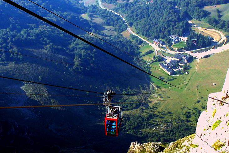 https://cdn.idntimes.com/content-images/post/20170719/teleferico-de-fuente-de-55d1c16d79d3ae44f0780978bcab31b9.jpg