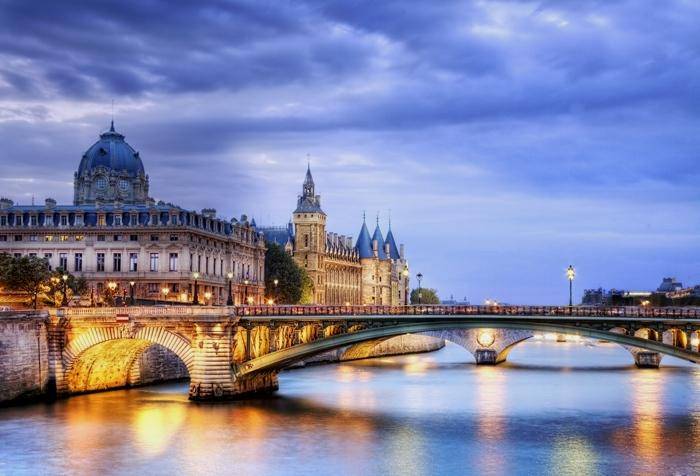 https://cdn.idntimes.com/content-images/post/20170714/the-remarkable-river-seine-ecdb275b0a004e936bca0e3ed44a5dd4.jpg