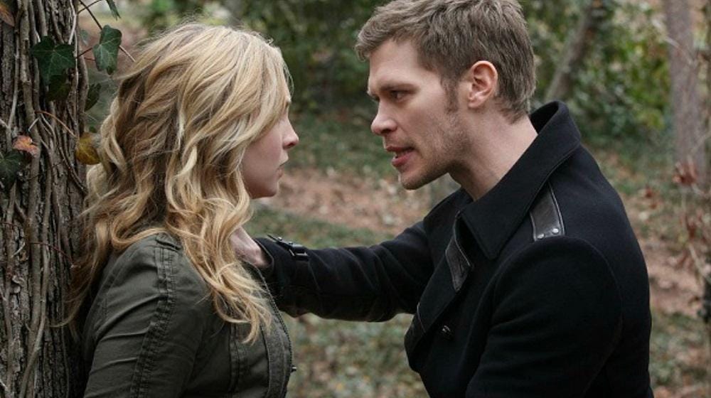 https://cdn.idntimes.com/content-images/post/20170707/the-vampire-diaries-boss-may-have-just-made-our-klaus-caroline-dreams-come-true-1fdb7199581f7910b3a9ea3aef372e88.jpg
