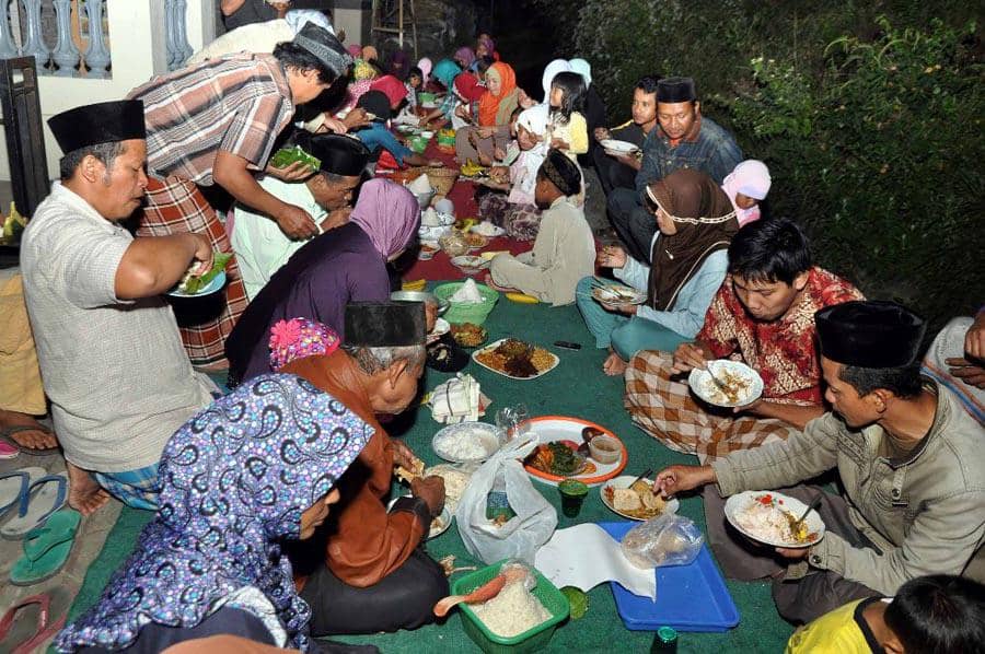 https://cdn.idntimes.com/content-images/post/20170609/tradisi-sebelum-ramadhan-4d578bb7e7332020e5e629e5f07f9a0b.jpg