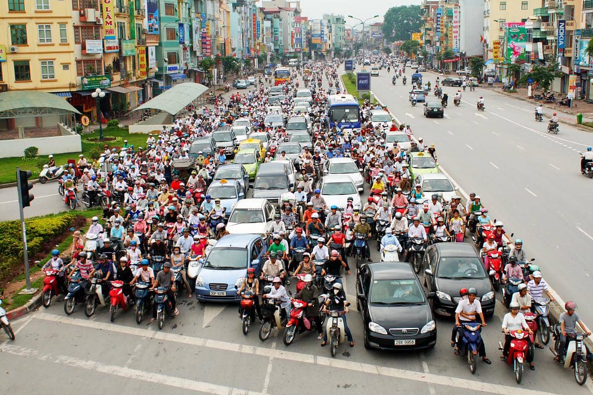 https://cdn.idntimes.com/content-images/post/20170724/vietnam-traffic-jam-346746135911e86f5ff6c91759c23e61.jpg