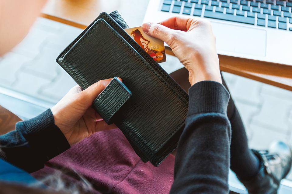 https://cdn.idntimes.com/content-images/post/20170719/wallet-2125548-960-720-a98417c4e809161004ccc1414a51a52e.jpg