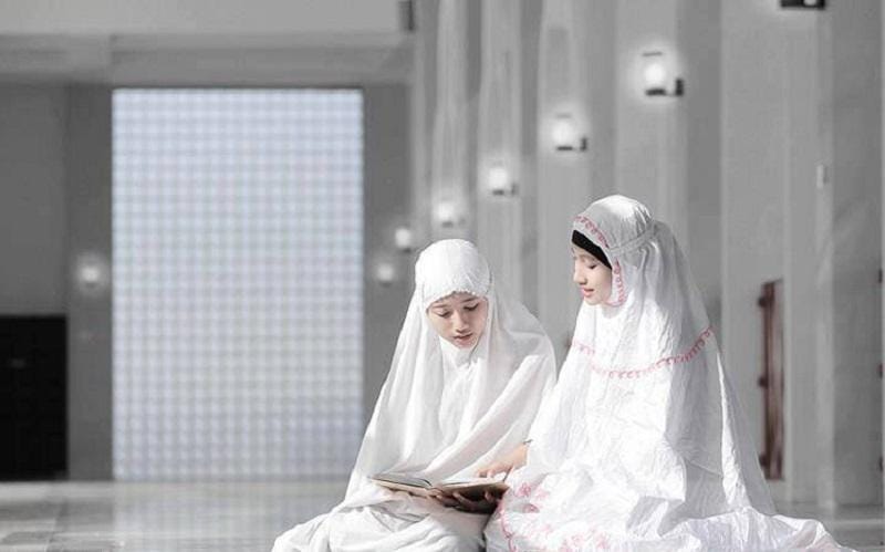 https://cdn.idntimes.com/content-images/post/20170612/wanita-muslimah-idaman-2-e984880d74f7b9d74c846bf2b6c67643-b14f1679f5ba8c89ee9b04b78ec1d4de.jpg