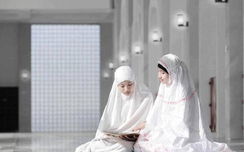 https://cdn.idntimes.com/content-images/post/20170606/wanita-muslimah-idaman-2-e984880d74f7b9d74c846bf2b6c67643.jpg
