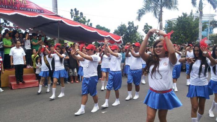 https://cdn.idntimes.com/content-images/post/20170814/waria-gerak-jalan-20150807-233314-9f6a3cfe0a54cc62518a60771b23c320.jpg
