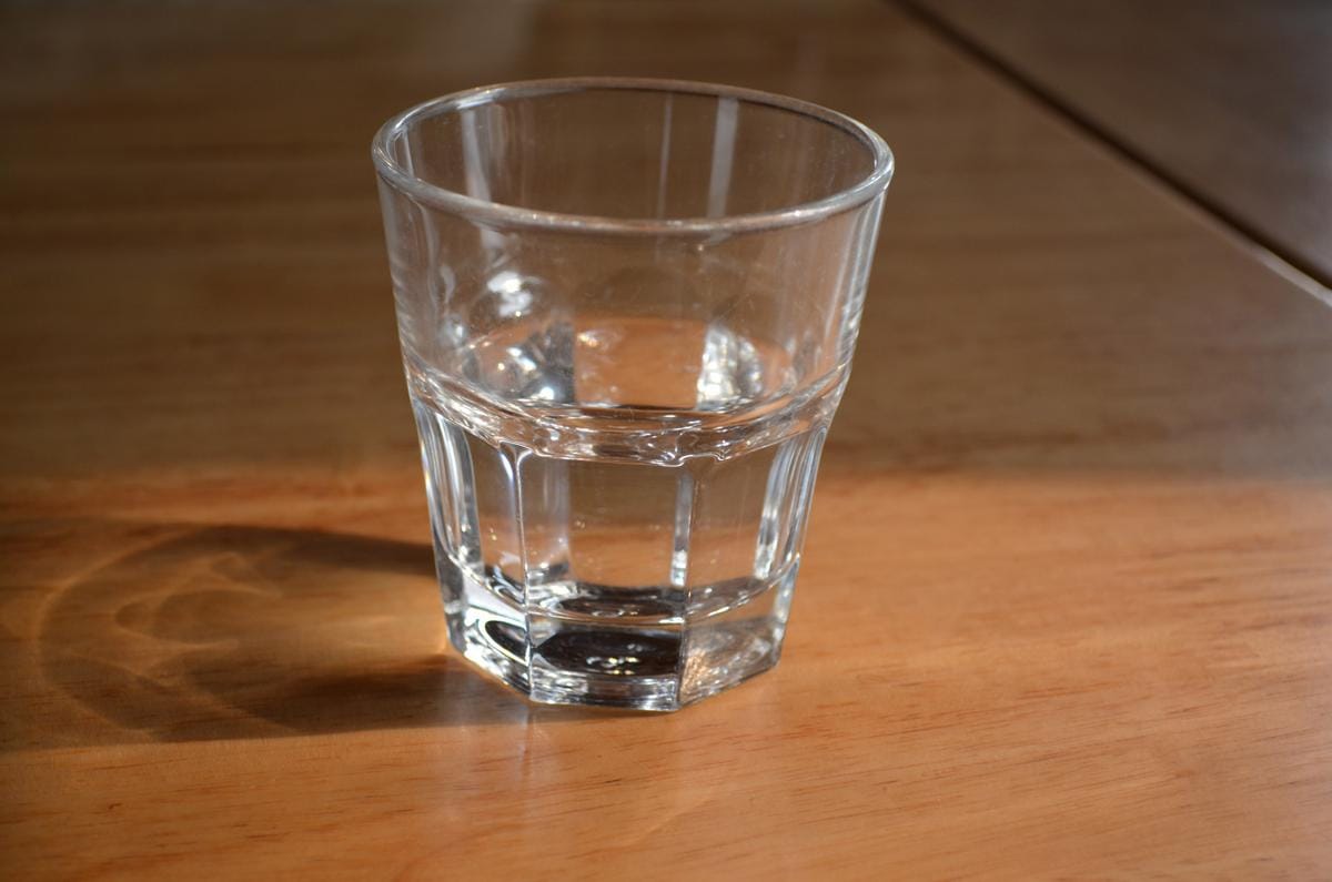 https://cdn.idntimes.com/content-images/post/20170524/water-glass-a2f0e750744daab9bc6592ed0d4d7b86.jpg