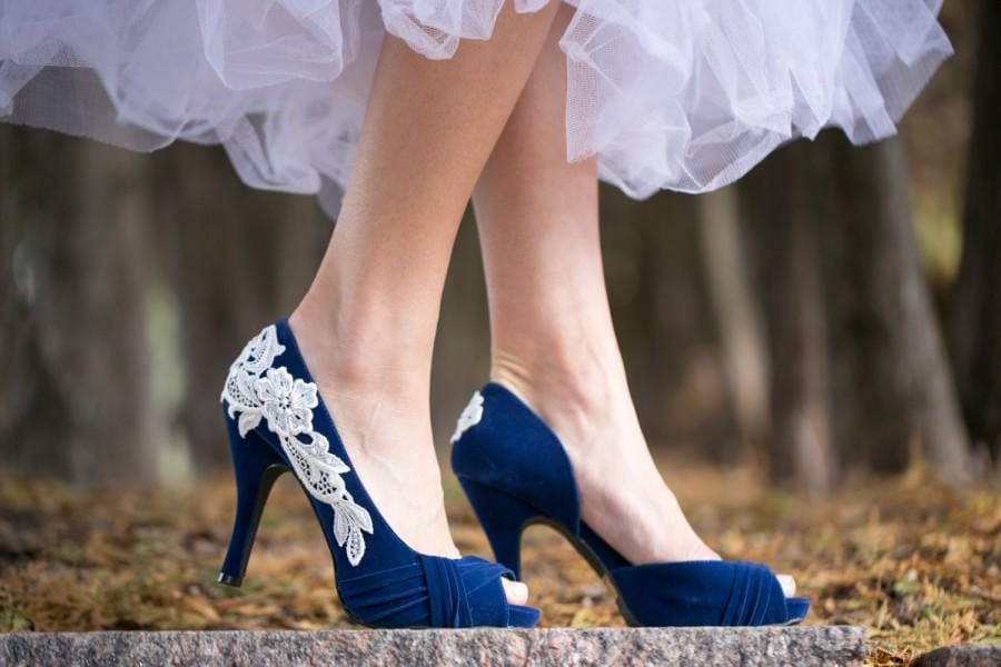 https://cdn.idntimes.com/content-images/post/20170518/wedding-shoes-blue-bridal-heels-blue-wedding-heels-blue-heels-bridal-shoes-something-blue-high-heels-with-ivory-lace-us-size-75-82dc32f3a0df25ff6d16e42576583acf.jpg