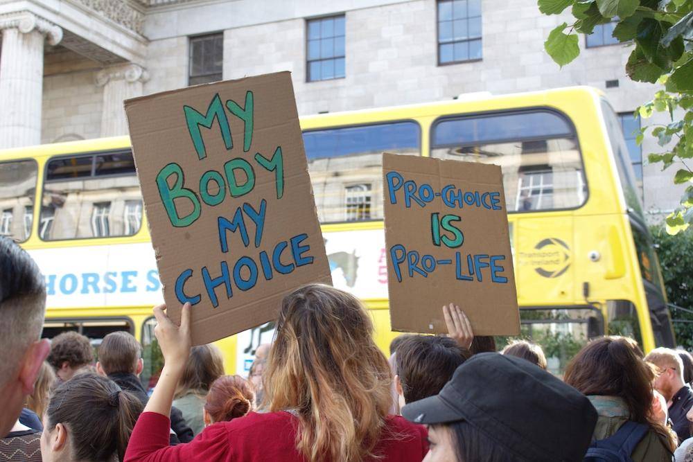 https://cdn.idntimes.com/content-images/post/20170630/why-you-can-still-get-sent-to-jail-for-having-an-abortion-in-the-uk-body-image-1455108477-5feb2d001ae7144264af13722c2a3782.jpg