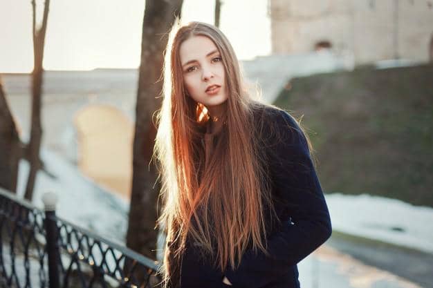https://cdn.idntimes.com/content-images/post/20170622/worried-young-woman-with-long-hair-outdoors-1140-243-e44c0829ac8e2949181bbcfde1f7458f.jpg
