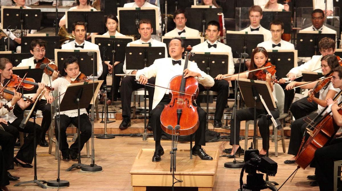 https://cdn.idntimes.com/content-images/post/20170630/yo-yo-ma-with-the-tmco-at-tanglewood-71412-hilary-scott-2-wide-686c6c8b57d0426cf37fd733a8c251a7a8cda0ae-717413f86e7ea54e781c4a85de875926.jpg