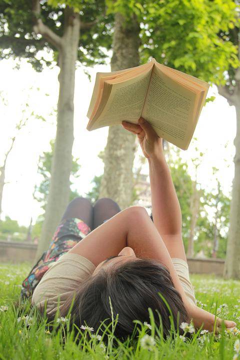 https://cdn.idntimes.com/content-images/post/20170731/young-woman-2464446-960-720-fa82717523574af7bab5053f201e98cd.jpg