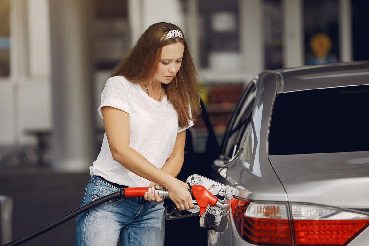 Ada Bau Bensin Saat Mobil Baru Dinyalakan Pagi? Jangan Abaikan