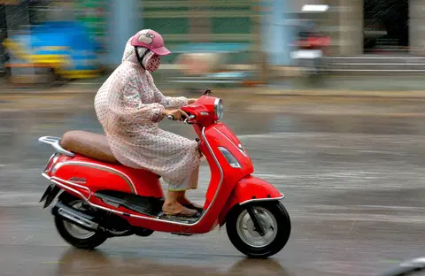 Kenapa Jas Hujan Lama-lama Tidak Lagi Kedap Air?